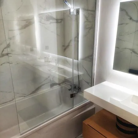 Infinito Azul - Moderno Elegante Com Piscina *